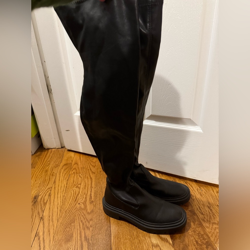 Chic over the knee Zara size 37 black boot